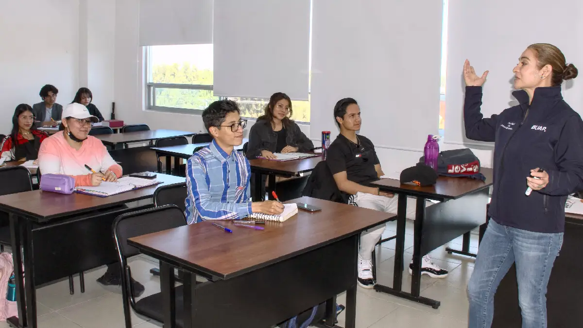 Los docentes desempeñan un rol fundamental en la vida institucional: Rectora María Lilia Cedillo Ramírez