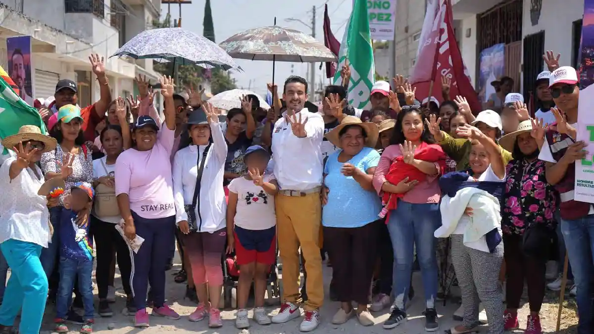 Toño López cierra como empezó: visitando casa por casa