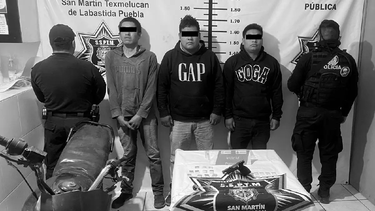 La SSP de San Martín Texmelucan detuvo a 3 masculinos por delitos contra la salud, portación de arma de fuego y cartuchos útiles