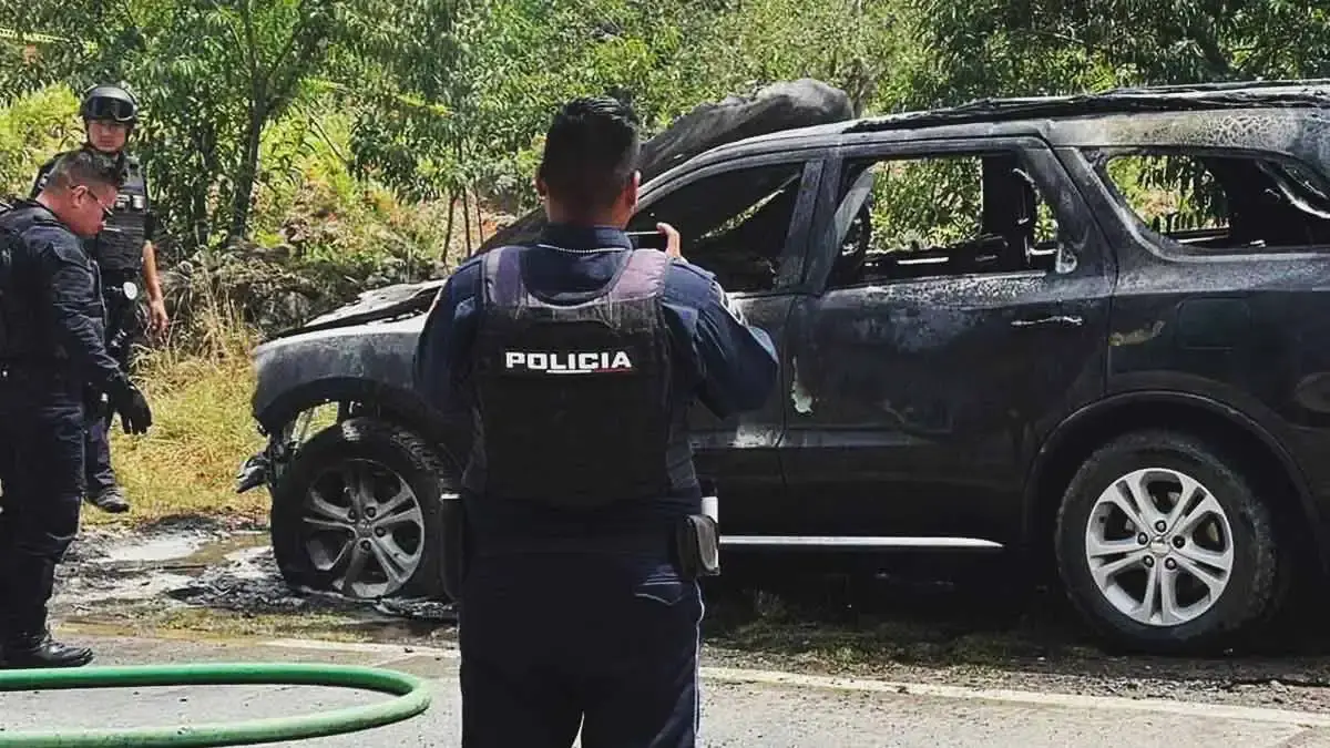 Balean y queman camioneta de candidato a la presidencia de Xiutetelco 