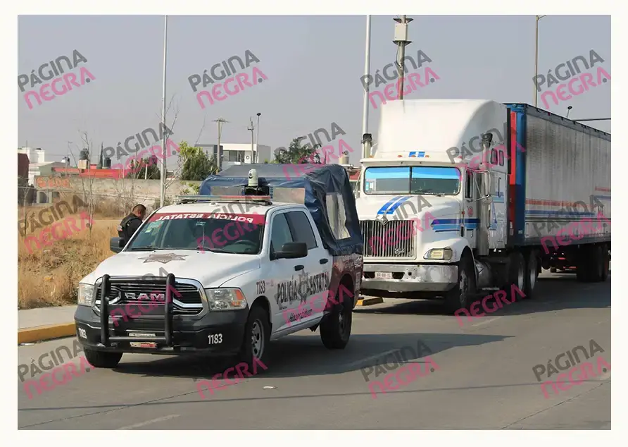 Policías estatales liberan a transportista secuestrado en el Periférico Ecológico de Puebla