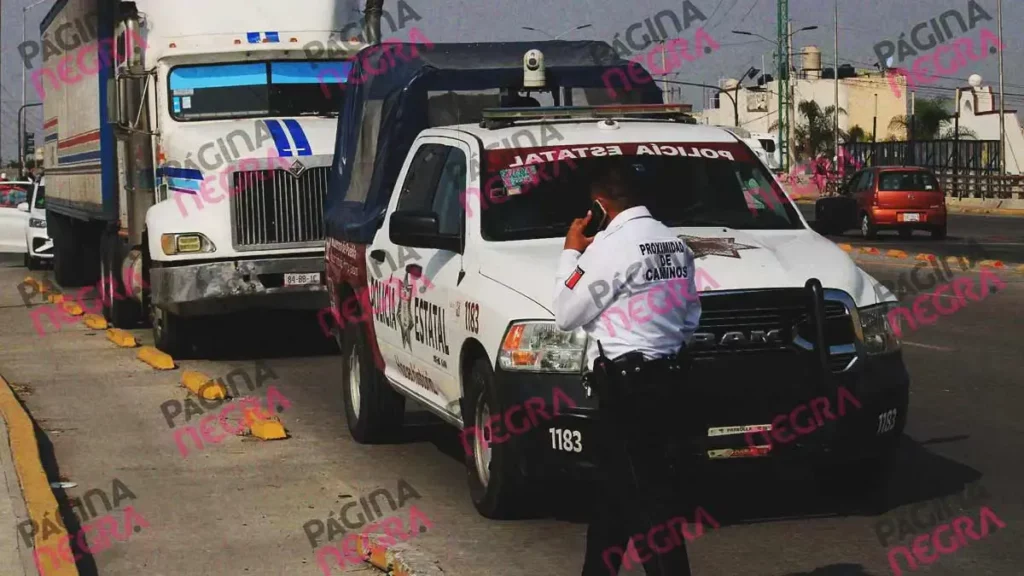 Policías estatales liberan a transportista secuestrado en el Periférico Ecológico de Puebla