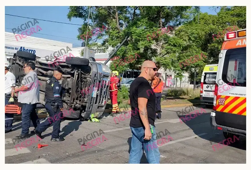 Ruta 11 chocó contra ambulancia y dejó tres heridos en El Carmen, Puebla