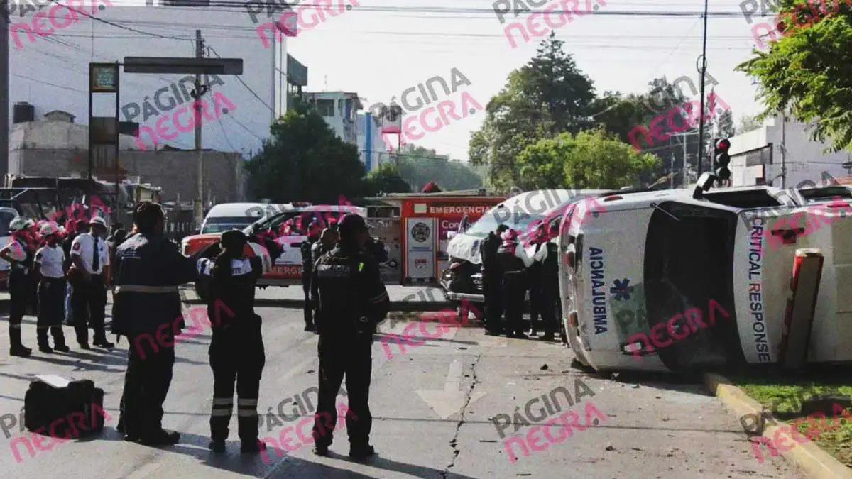 Ruta 11 chocó contra ambulancia y dejó tres heridos en El Carmen, Puebla