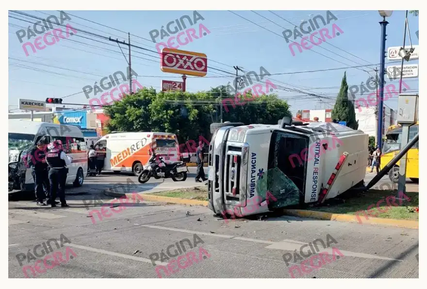Ruta 11 chocó contra ambulancia y dejó tres heridos en El Carmen, Puebla