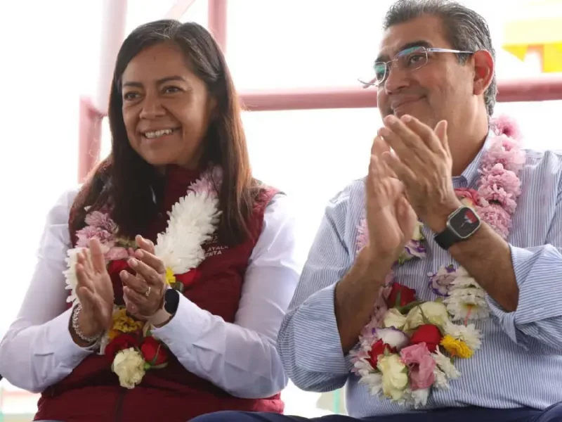 Sergio Salomón y Ariadna Ayala inauguran multideportivo de Tehuixpango