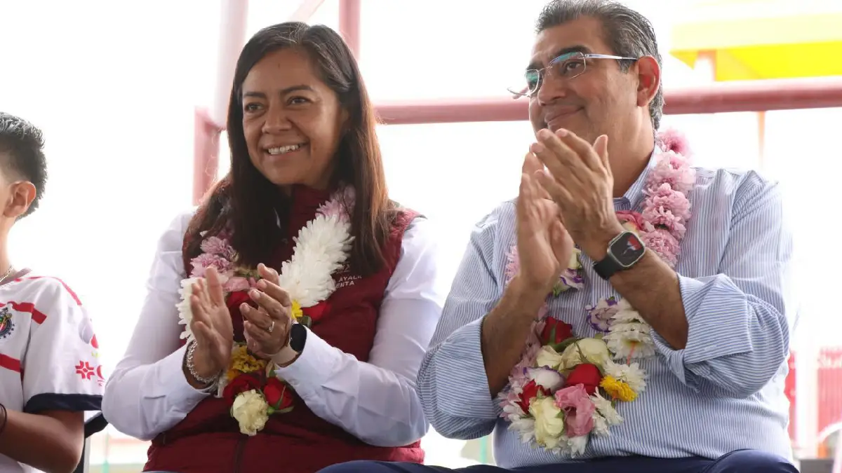 Sergio Salomón y Ariadna Ayala inauguran multideportivo de Tehuixpango