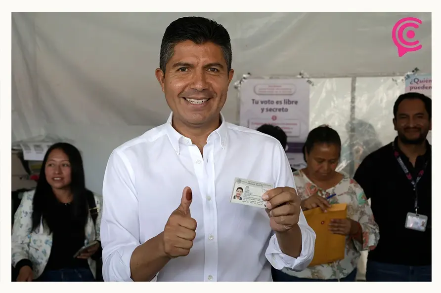 Candidatos de Puebla se forman durante horas para emitir su voto en las elecciones 2024