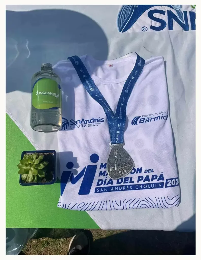Rumbo al Medio Maratón del Día del Papá 2024, organizadores presentan playera y medalla 