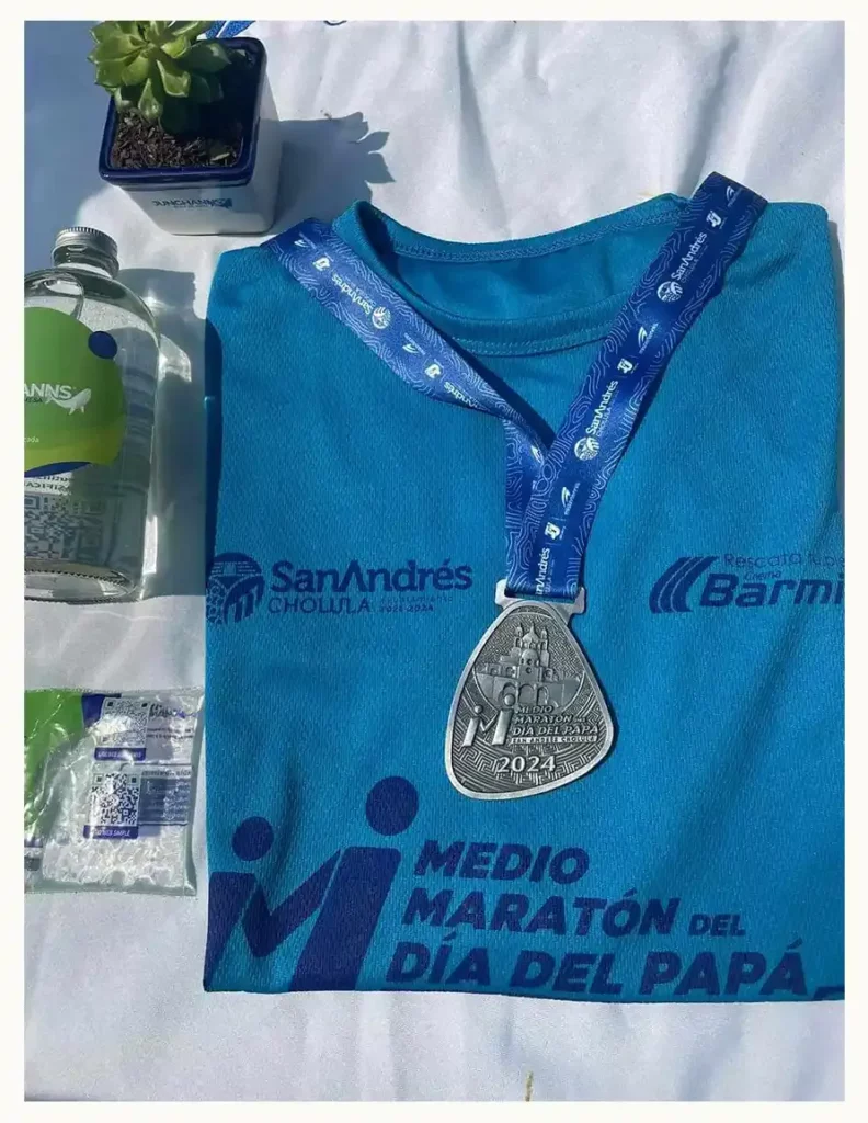 Rumbo al Medio Maratón del Día del Papá 2024, organizadores presentan playera y medalla 
