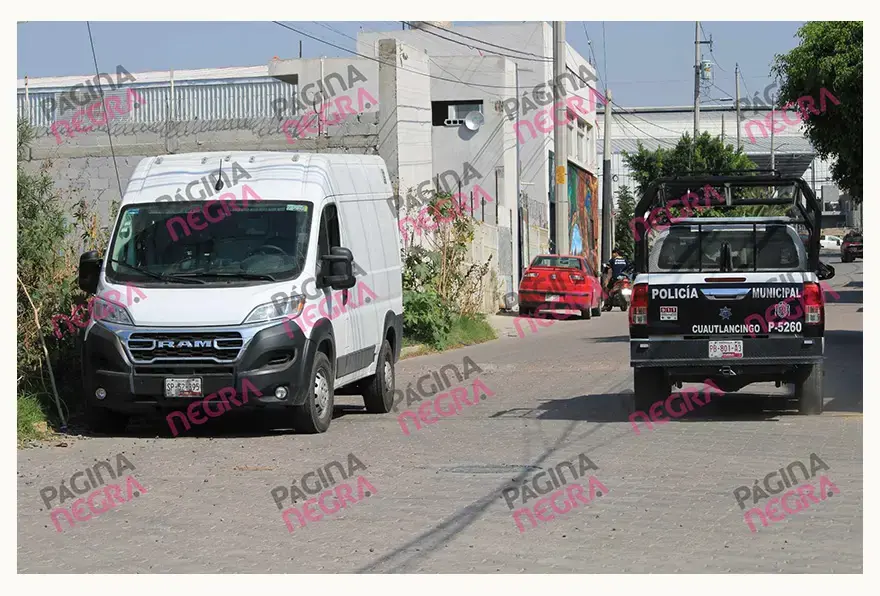 Dejan cuerpo y una motocicleta con mensajes de amenaza en Cuautlancingo