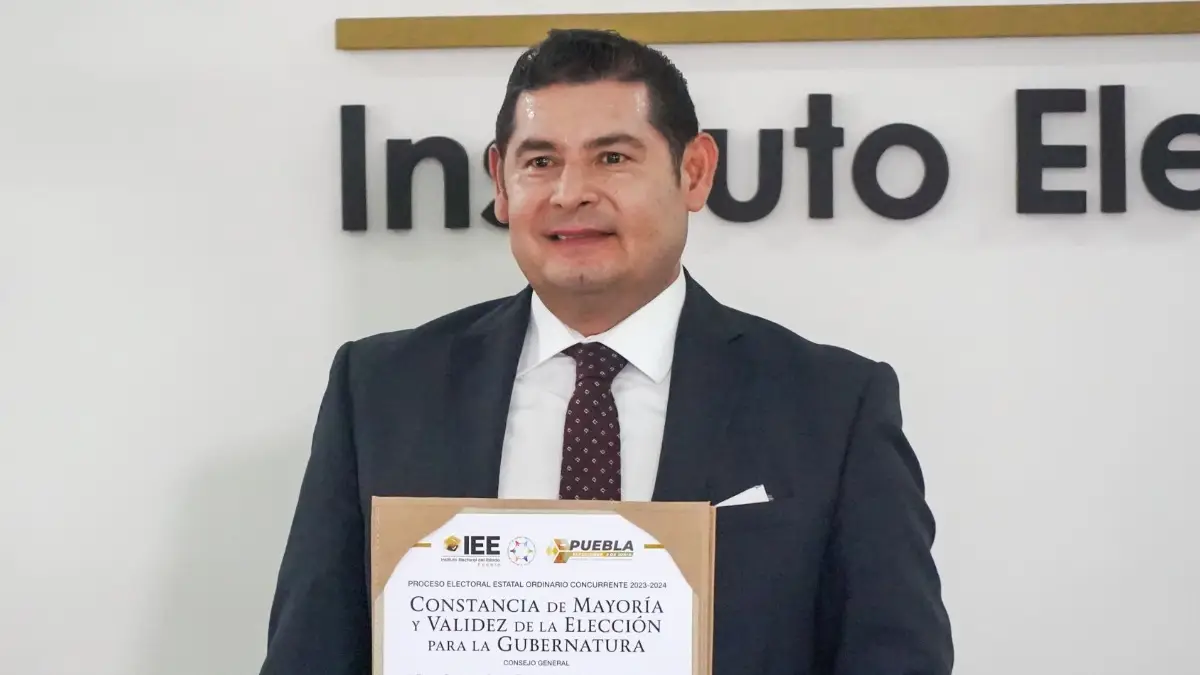 IEE entrega constancia de mayoría a la gubernatura