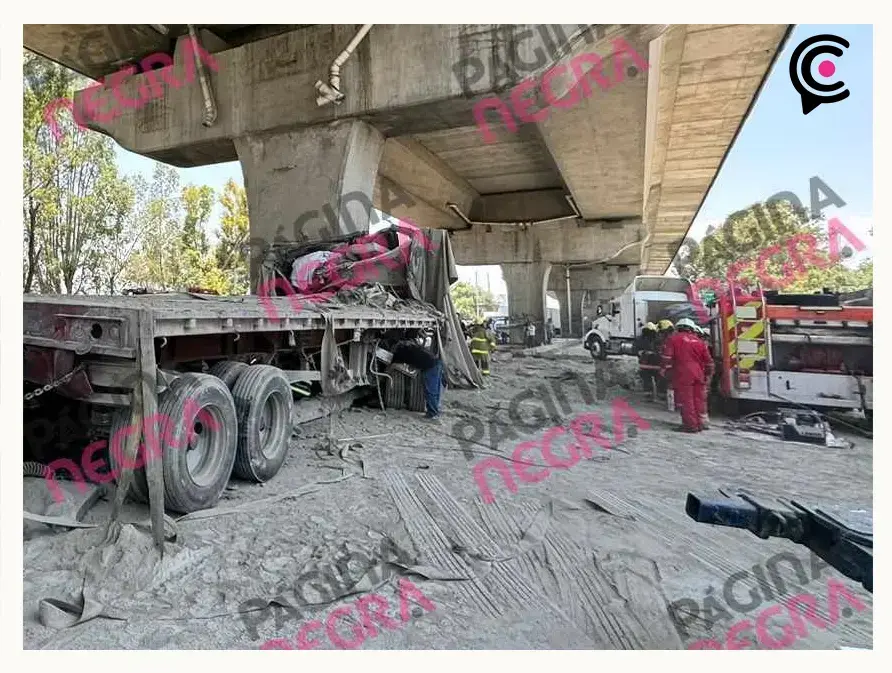Conductor murió prensado, tras chocar contra un pilar del segundo piso de la autopista México-Puebla