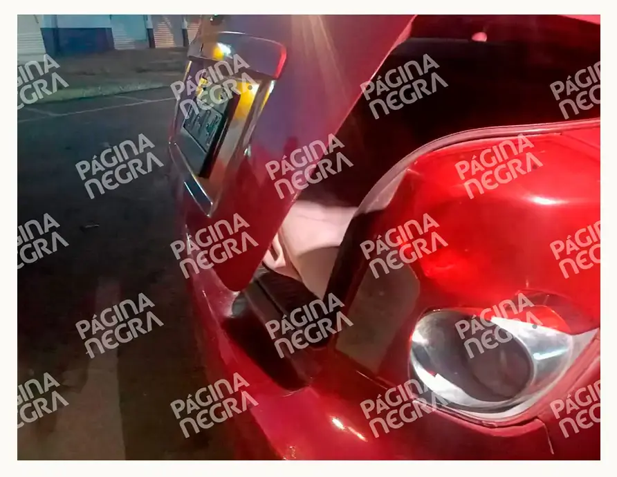 Abandonan cadáver dentro de auto calcinado en el Mercado Hidalgo de Puebla 