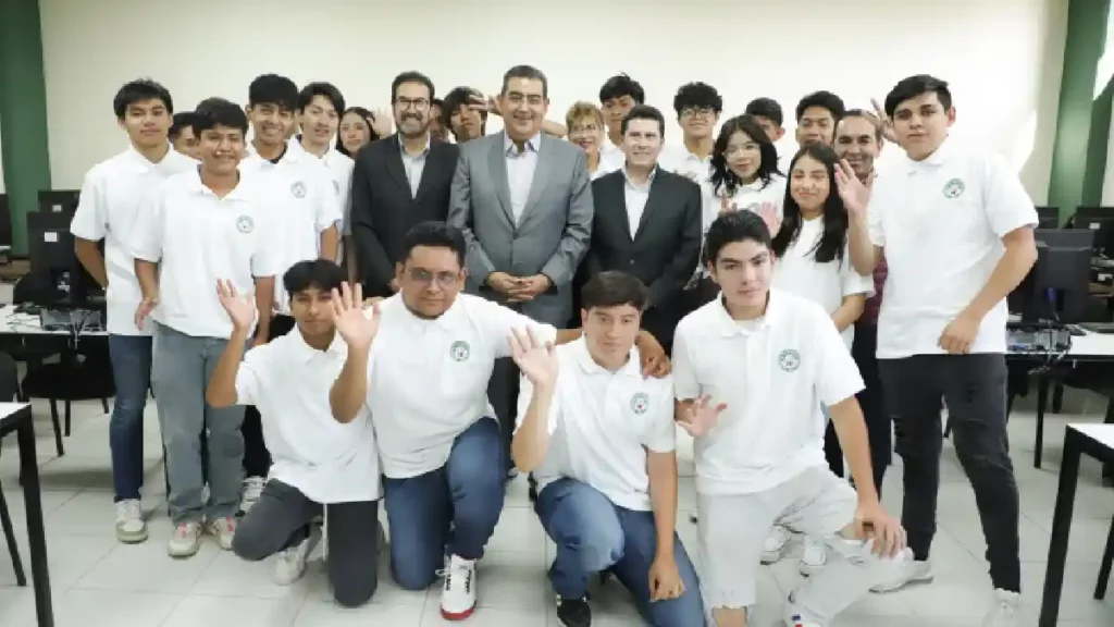 El mandatario presidió la inauguración de la Unidad de Docencia y Trabajos de Obra en el Edificio de Sistemas Automotrices de la UTP