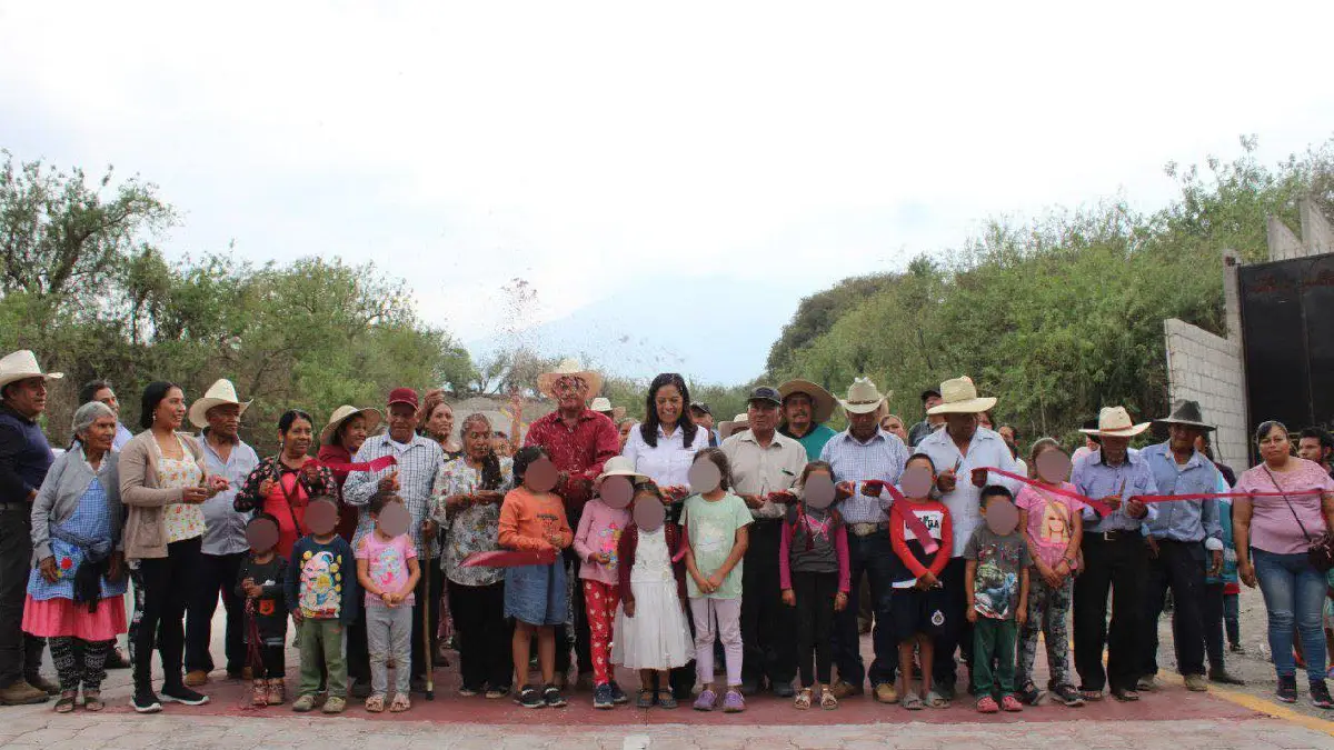 Ariadna Ayala se reintegra a sus actividades de presidenta municipal inaugurando obras con sentido social