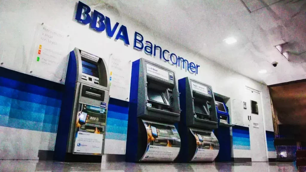 Asaltan a mujer dentro de un banco BBVA Bancomer en Puebla