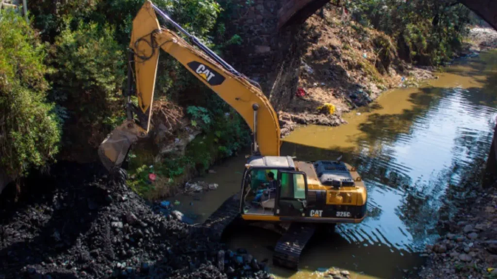 Organismo de Limpia sigue en labores de limpieza de barrancas