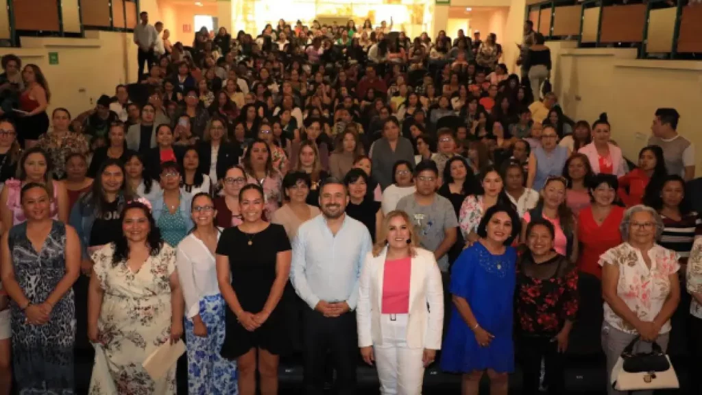 Gobierno municipal de Puebla presenta la conferencia "El arte de ser mujer"