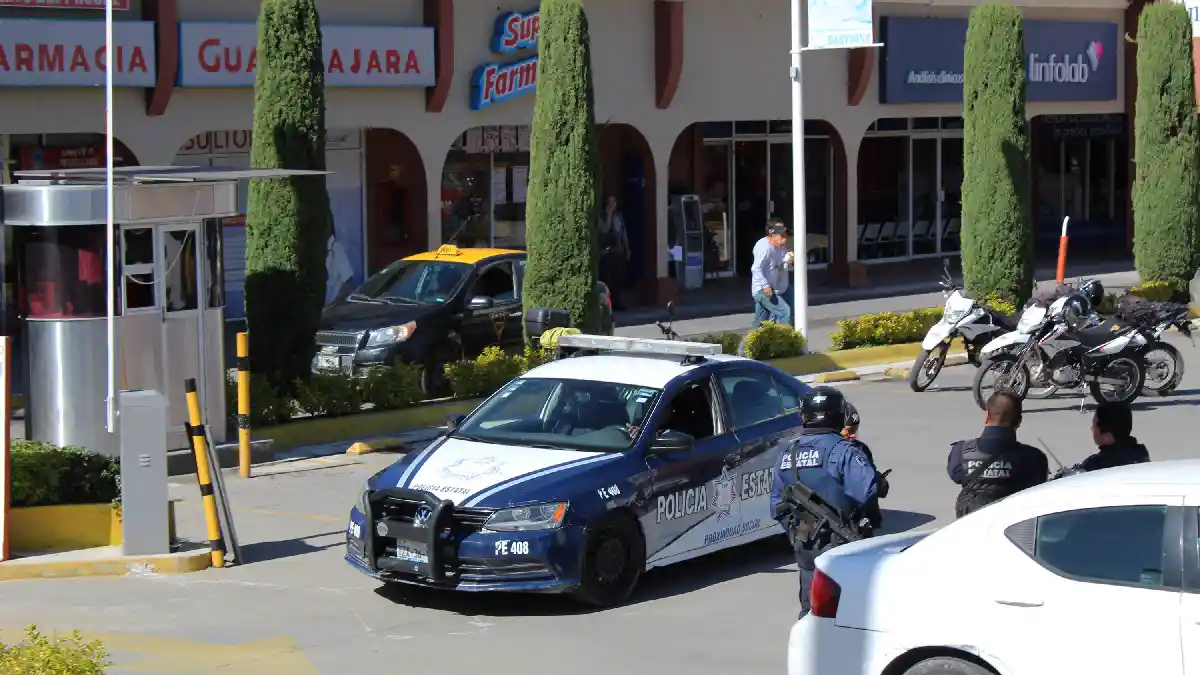 Delincuentes intentan robar un cajero de BanCoppel en Plaza Tolín, Puebla