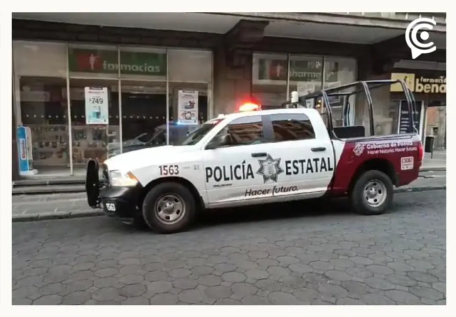 Juan da cristalazo a Farmacia Benavides del Centro Histórico de Puebla; roba artículos de limpieza