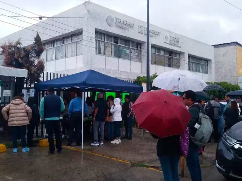 Abogados bloquean accesos de la Junta Federal de Conciliación y Arbitraje en Puebla