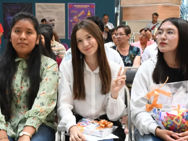 Premia BUAP a ganadores de concursos interprepas del conocimiento en diversas disciplinas