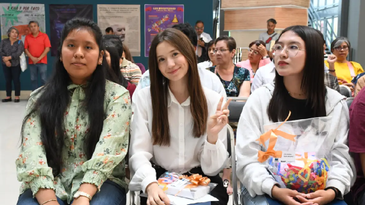 Premia BUAP a ganadores de concursos interprepas del conocimiento en diversas disciplinas