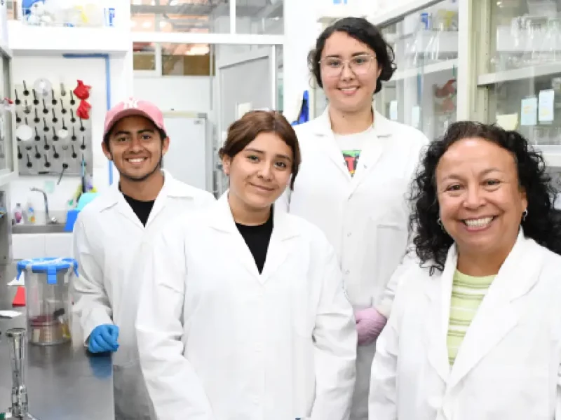 Expertos del Centro de Investigaciones en Ciencias Microbiológicas impulsan el trasplante de microbiota fecal en Puebla