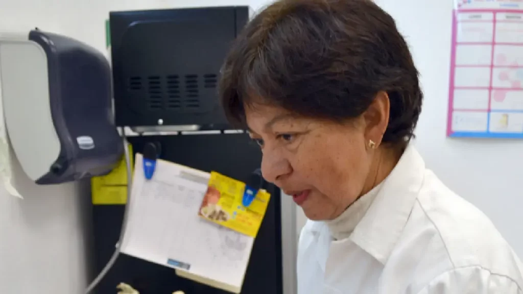 Ante la aparición de virus, como el de influenza aviar A H5N2, la Rectora Lilia Cedillo recomienda mantener calma y estar prevenidos