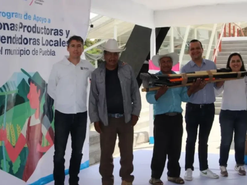 Ayuntamiento de Puebla entrega apoyo a emprendedores y productores del campo