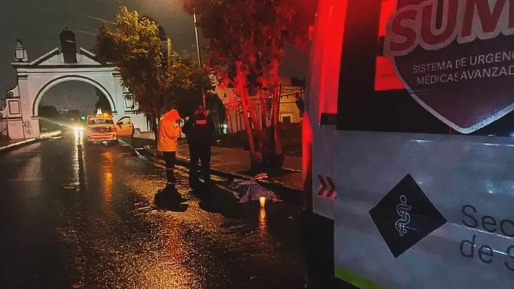 Motociclista murió y otro resultó herido tras derrape y choque en Bulevar Forjadores de Puebla 