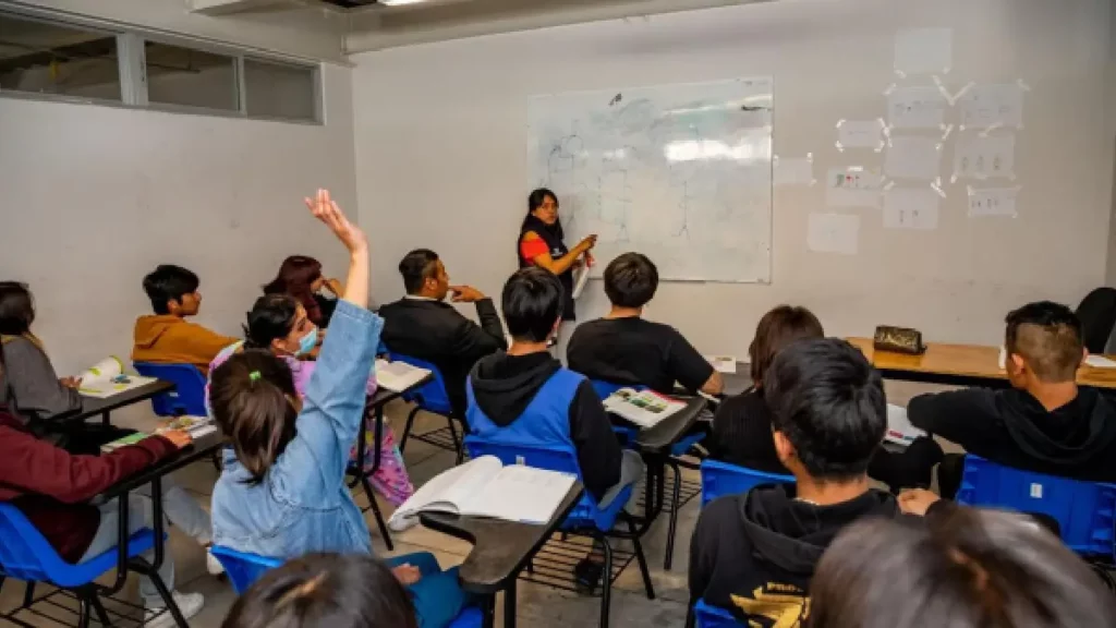 "Jóvenes con rumbo" del sistema municipal DIF ha disminuido la deserción escolar