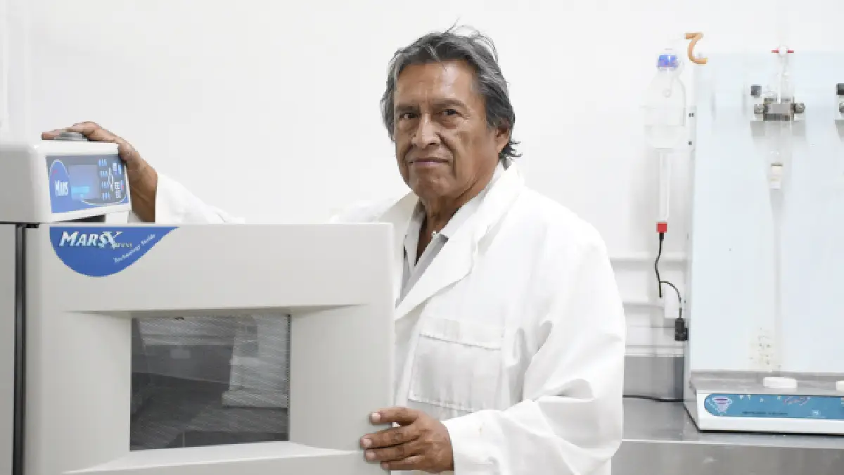 Investigadores BUAP diseñan método analítico para medir glifosato en miel