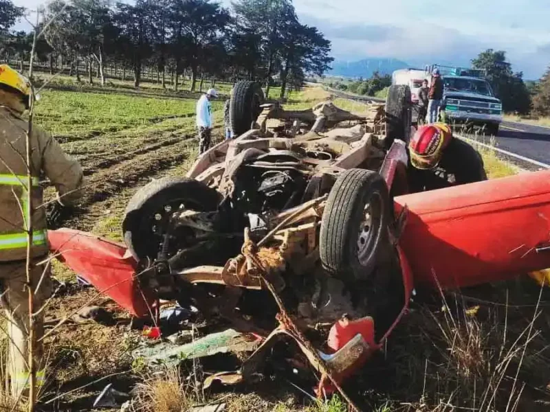 Joven murió prensado en un choque y volcadura en Ciudad Serdán 