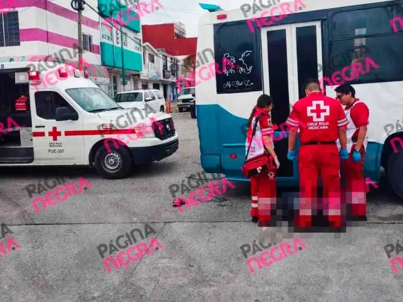 En Tepeaca, a un motociclista lo atropelló una ruta de transporte público y murió