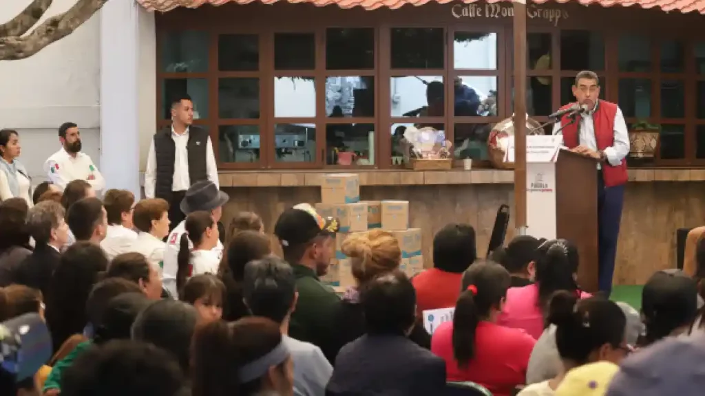 Llama Sergio Salomón a ediles entrantes y salientes a desarrollar transiciones en paz