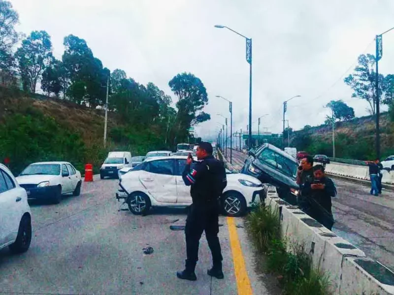 Choque múltiple dejó tres lesionados en el Periférico Ecológico de Puebla