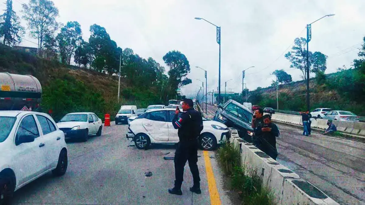 Choque múltiple dejó tres lesionados en el Periférico Ecológico de Puebla