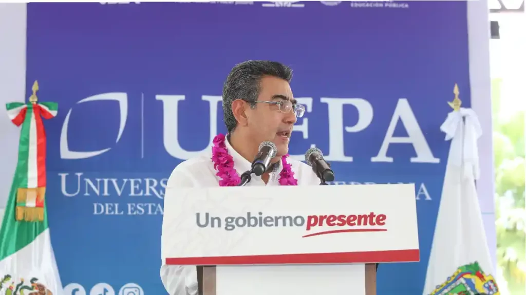 Con obras educativas, gobierno de Puebla trasciende: Sergio Salomón