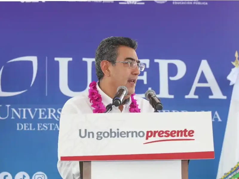 Con obras educativas, gobierno de Puebla trasciende: Sergio Salomón
