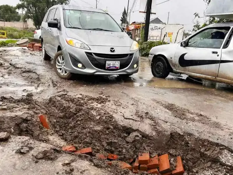 Ayuntamiento de Mario de la Rosa destroza calle y abandona a vecinos de Rinconada, Amozoc