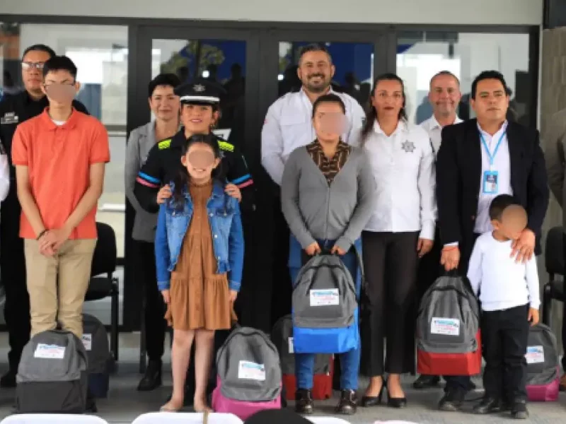 Ayuntamiento de Puebla incentiva a más de 2 mil hijas e hijos de policías con útiles escolares