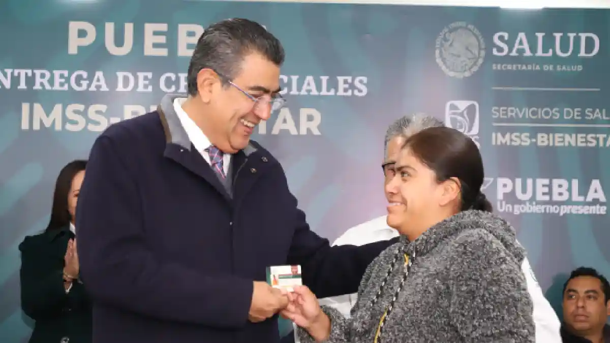 Inicia Sergio Salomón entrega de credenciales del programa IMSS-Bienestar