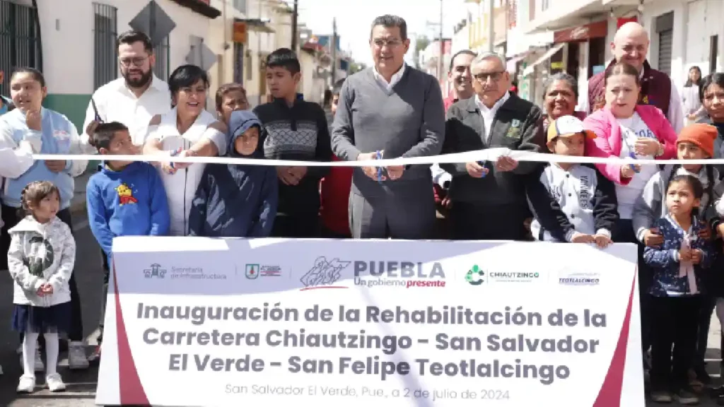Con obras carreteras, gobierno estatal reactiva desarrollo económico de Puebla
