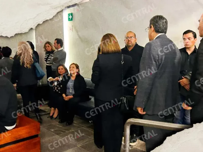 Xóchitl Gálvez y Sergio Salomón Céspedes acuden al velorio de Carlos Navarro, líder del PSI