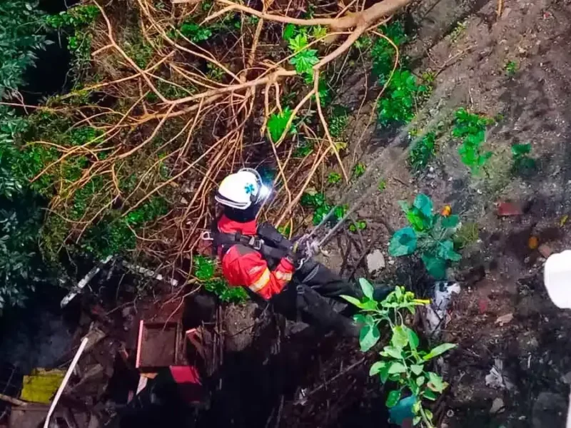 Hombre ebrio resultó herido tras caer a una barranca en Álamos Vista Hermosa, Puebla 
