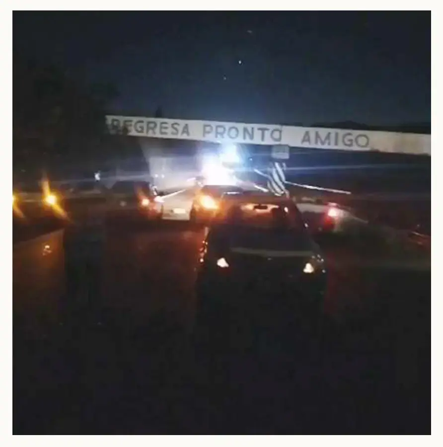 Taxistas bloquean la autopista Atlixco-Puebla; exigen justicia por el asesinato de compañero 