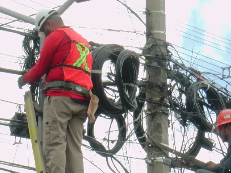 Ayuntamiento de Puebla supervisa e retiro y ordenamiento de cableado en desuso