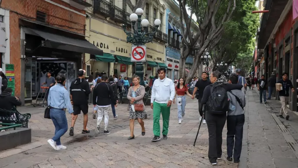 Gobernación municipal mantiene recorridos de ordenamiento comercial en el centro